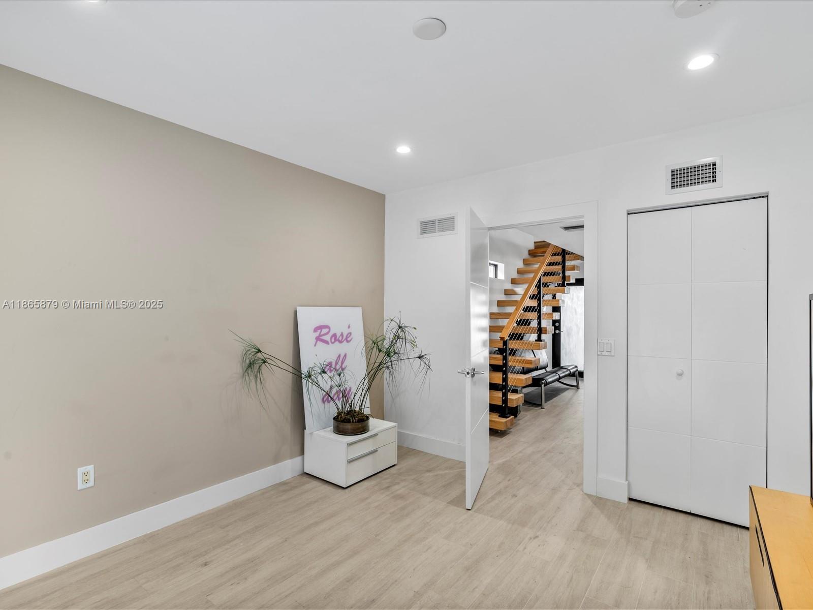 See details / 0 sq. ft. $ 2025-08-26 0 Photo