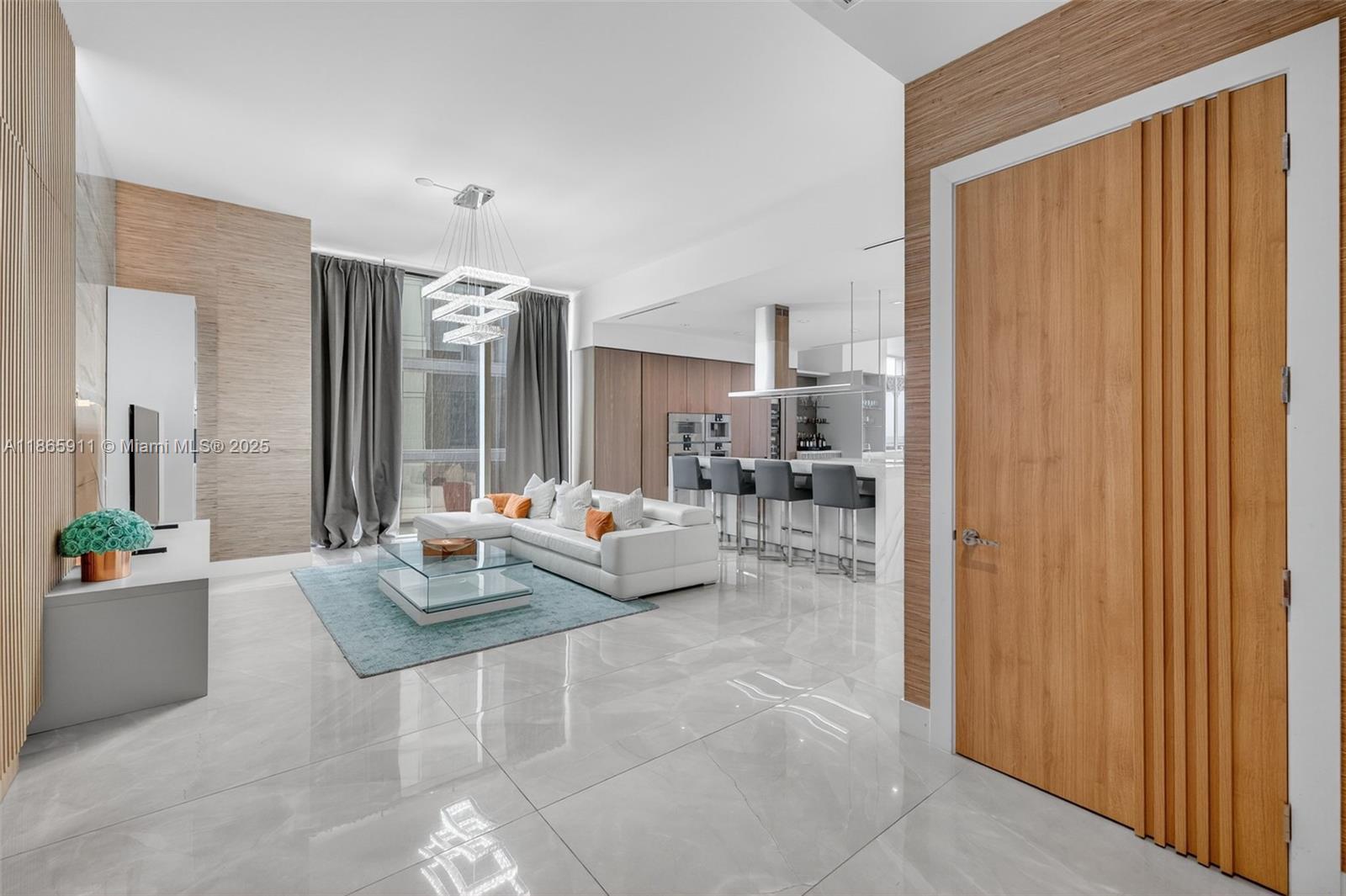 Ver detalles 501 4 / 6 3252 sq. ft. $ 2025-08-26 0 foto