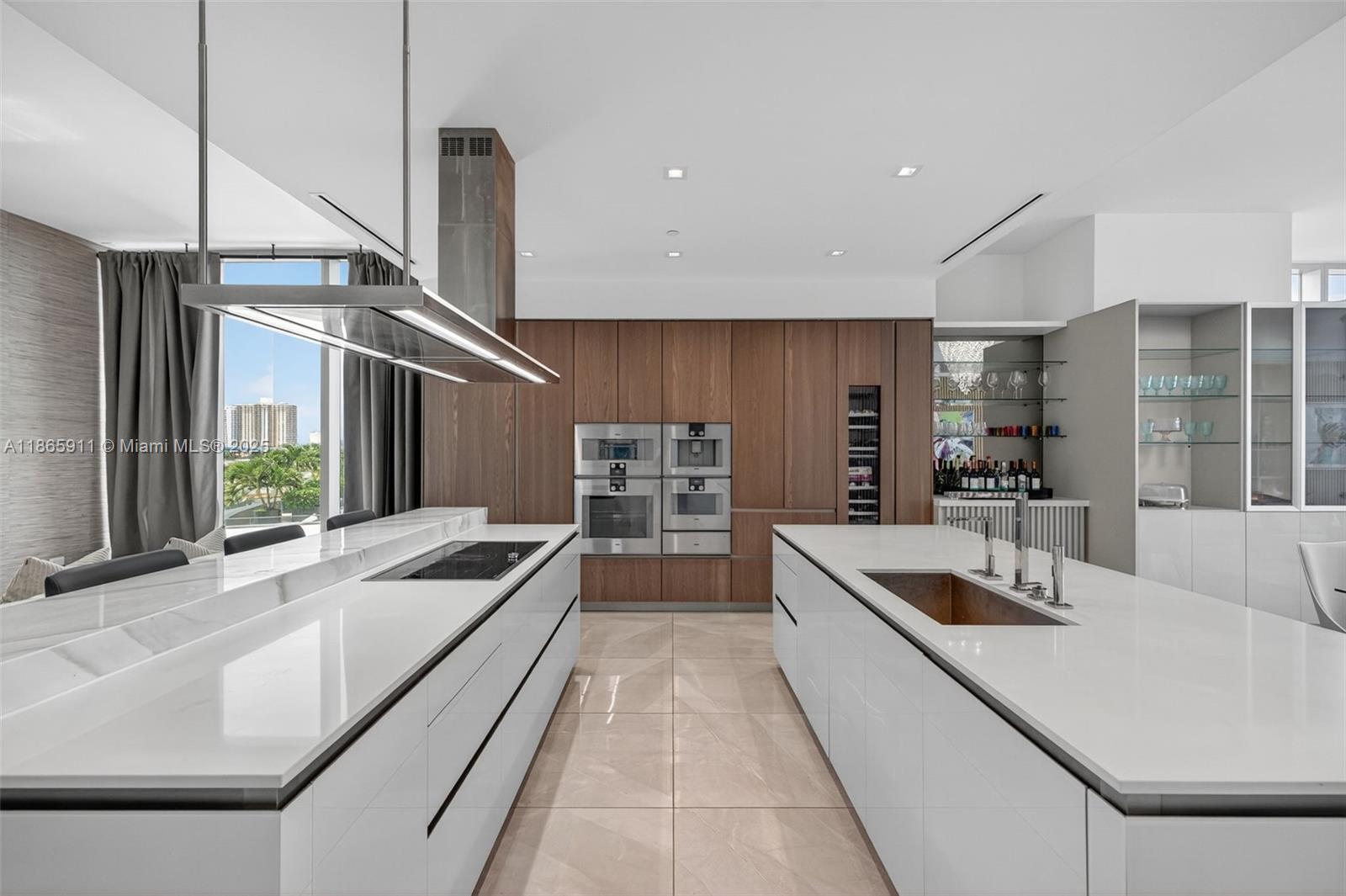 Ver detalles 501 4 / 6 3252 sq. ft. $ 2025-08-26 0 foto