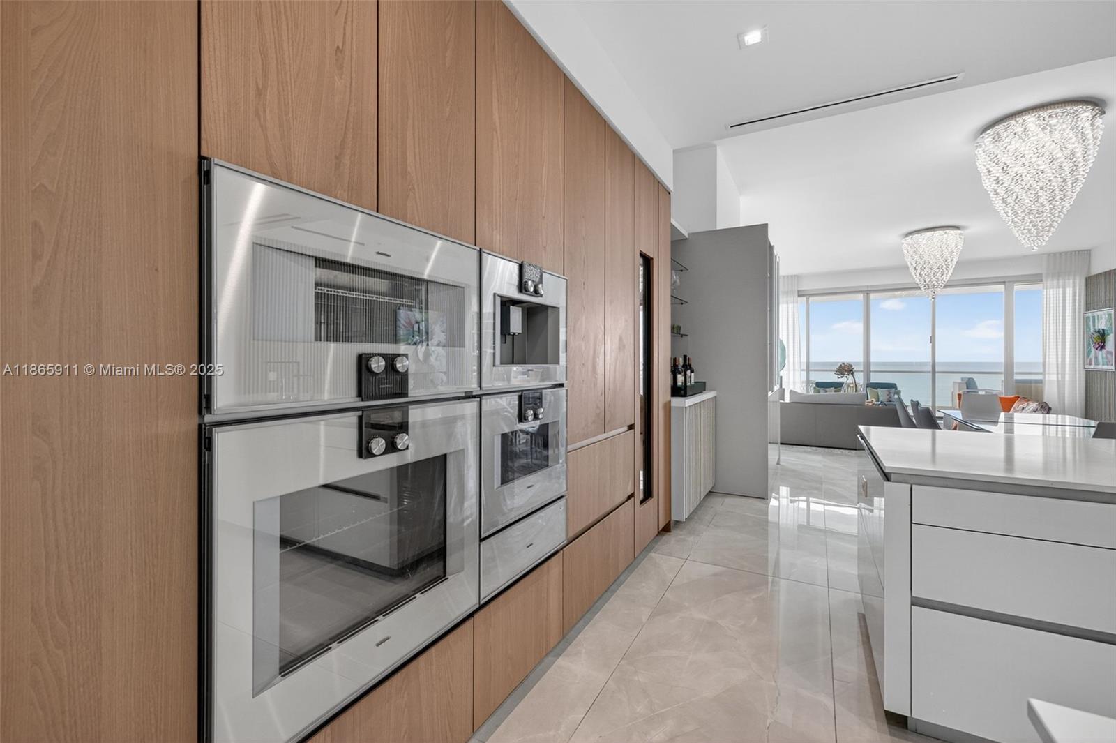 Ver detalles 501 4 / 6 3252 sq. ft. $ 2025-08-26 0 foto