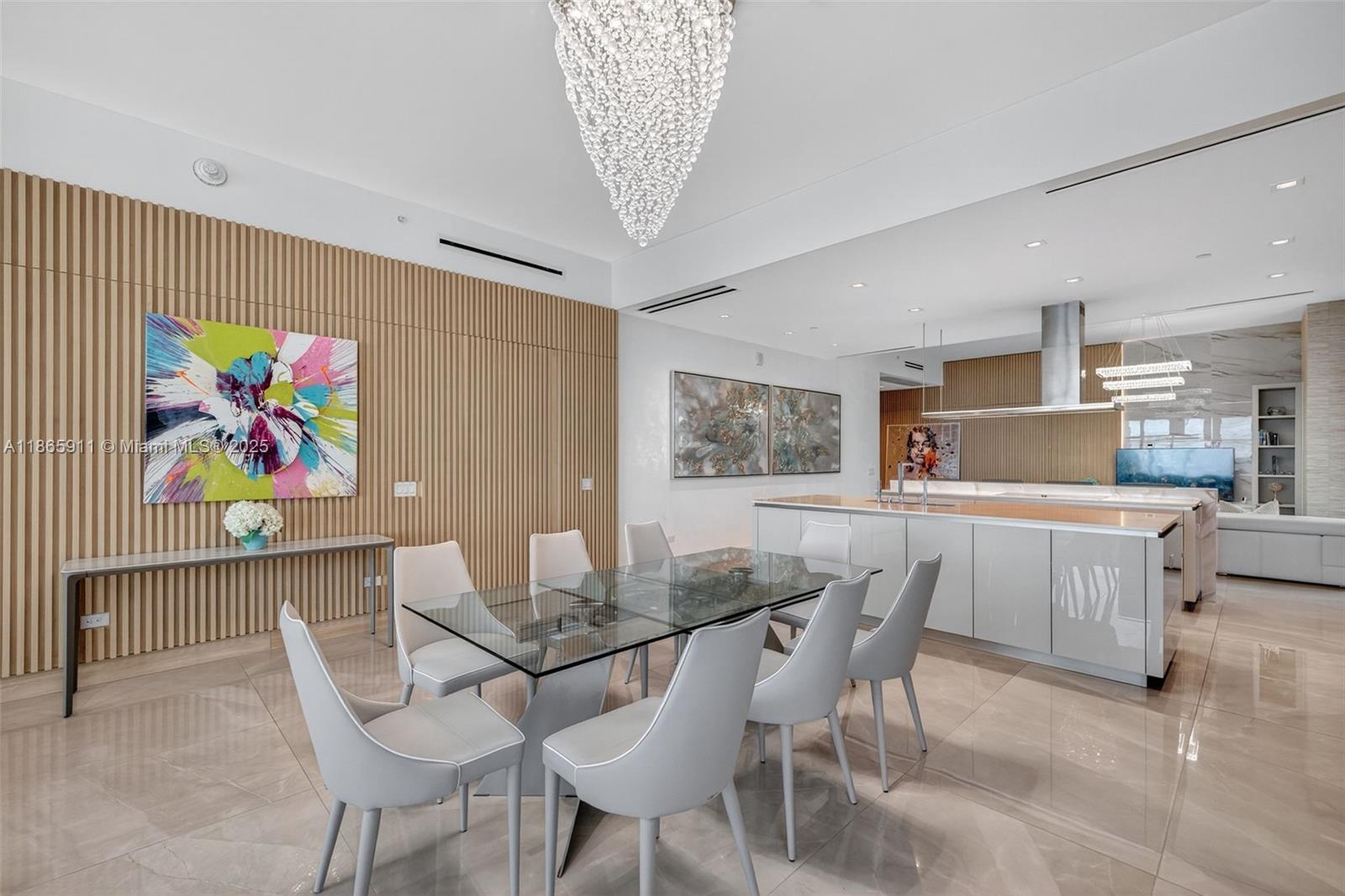 Ver detalles 501 4 / 6 3252 sq. ft. $ 2025-08-26 0 foto