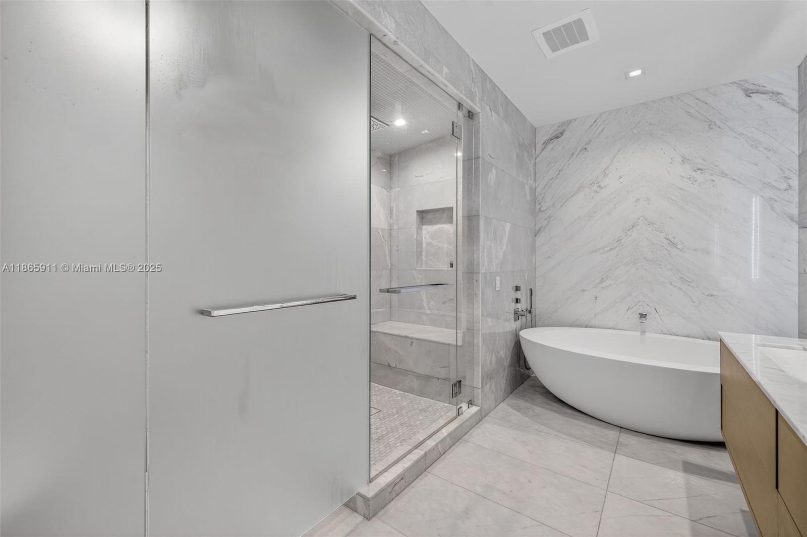 Ver detalles 501 4 / 6 3252 sq. ft. $ 2025-08-26 0 foto