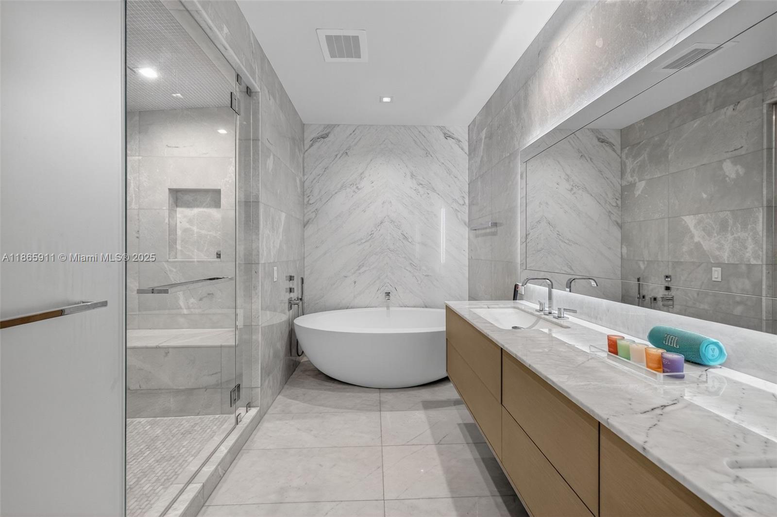 Ver detalles 501 4 / 6 3252 sq. ft. $ 2025-08-26 0 foto