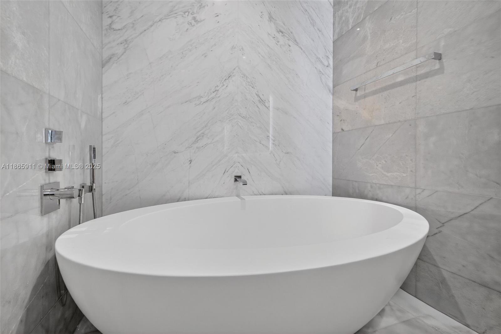 Ver detalles 501 4 / 6 3252 sq. ft. $ 2025-08-26 0 foto