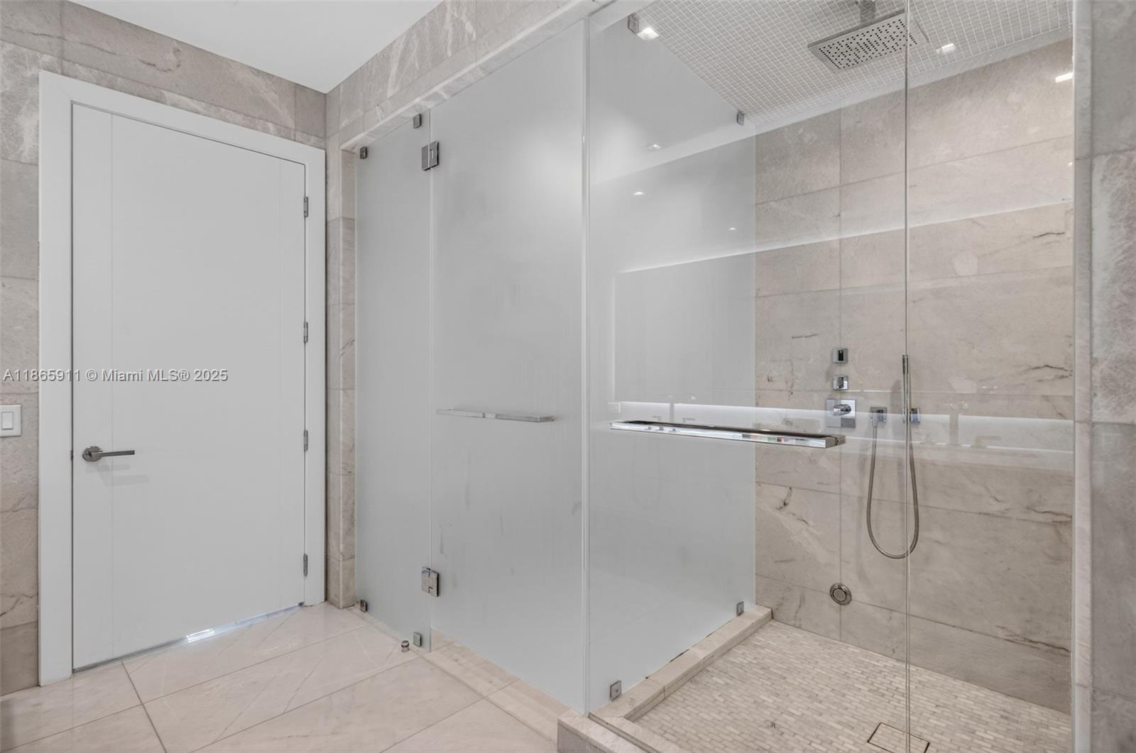Ver detalles 501 4 / 6 3252 sq. ft. $ 2025-08-26 0 foto