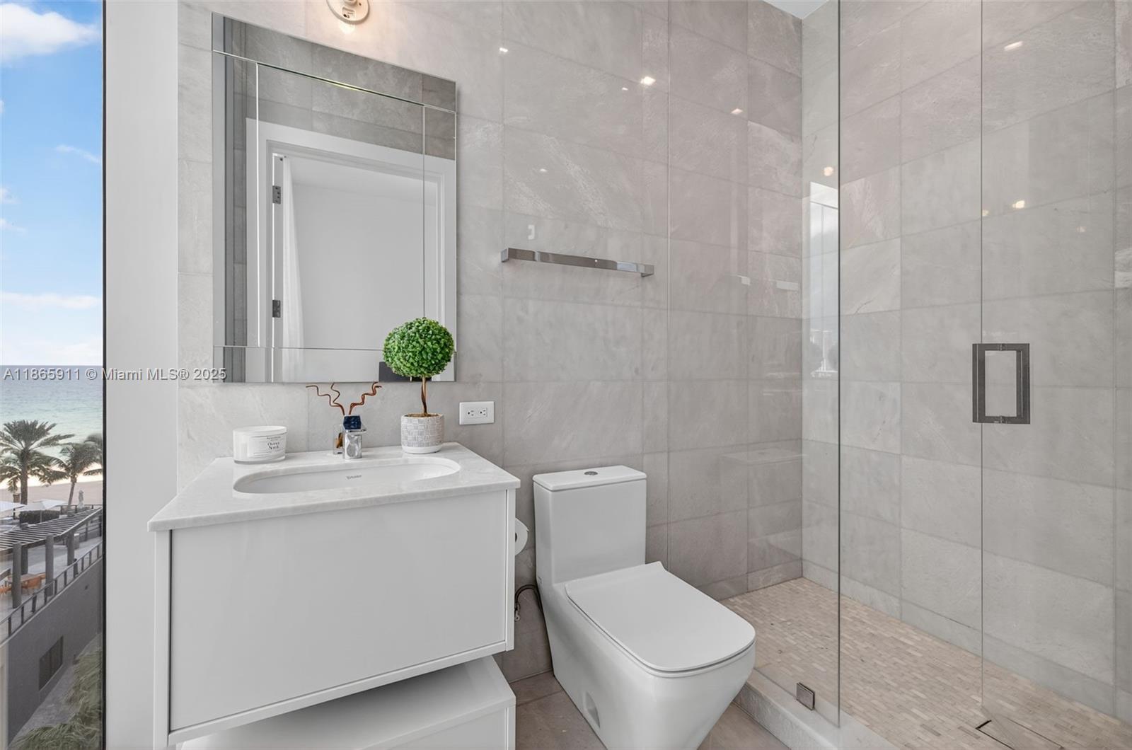 Ver detalles 501 4 / 6 3252 sq. ft. $ 2025-08-26 0 foto