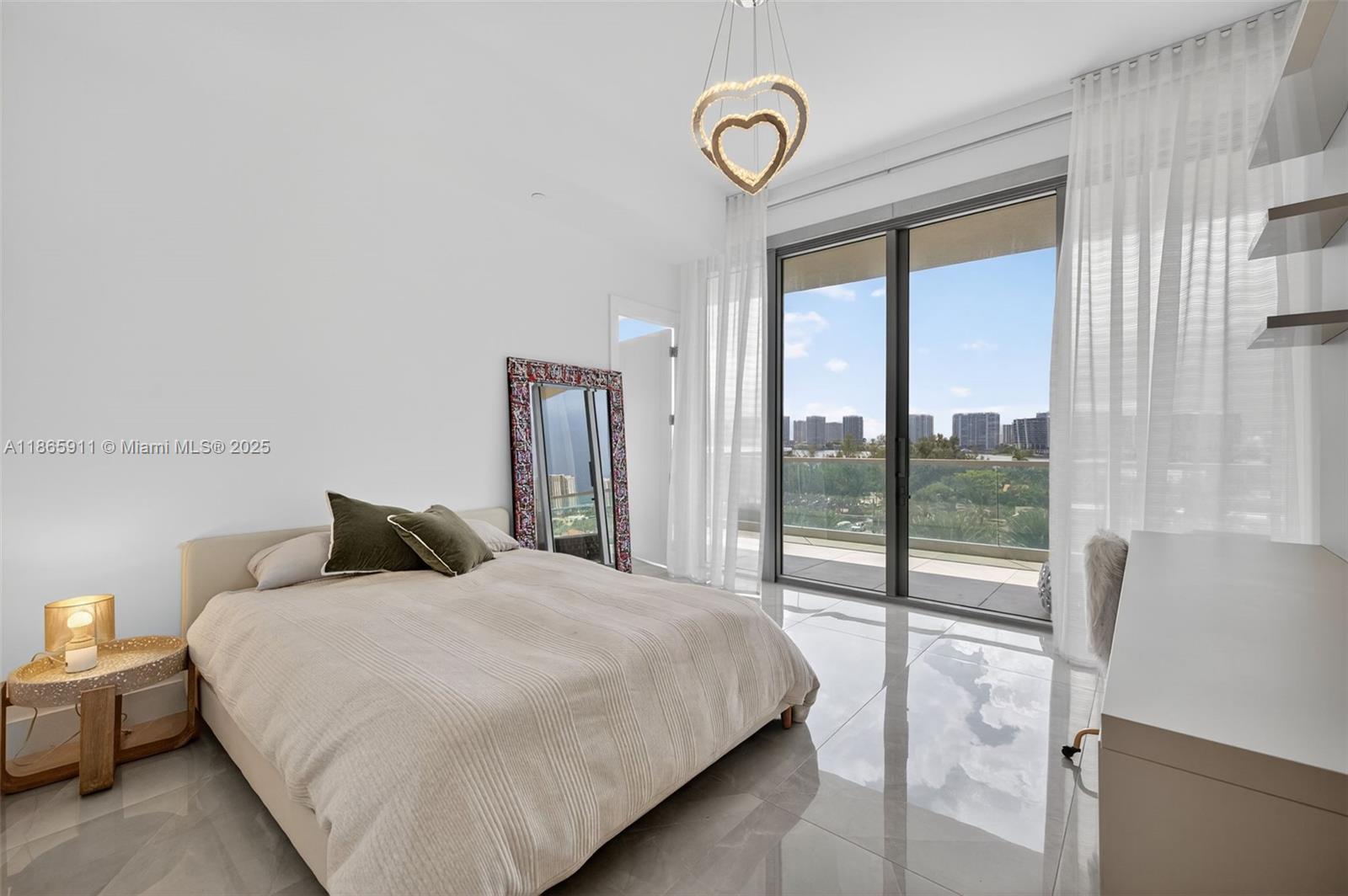 Ver detalles 501 4 / 6 3252 sq. ft. $ 2025-08-26 0 foto