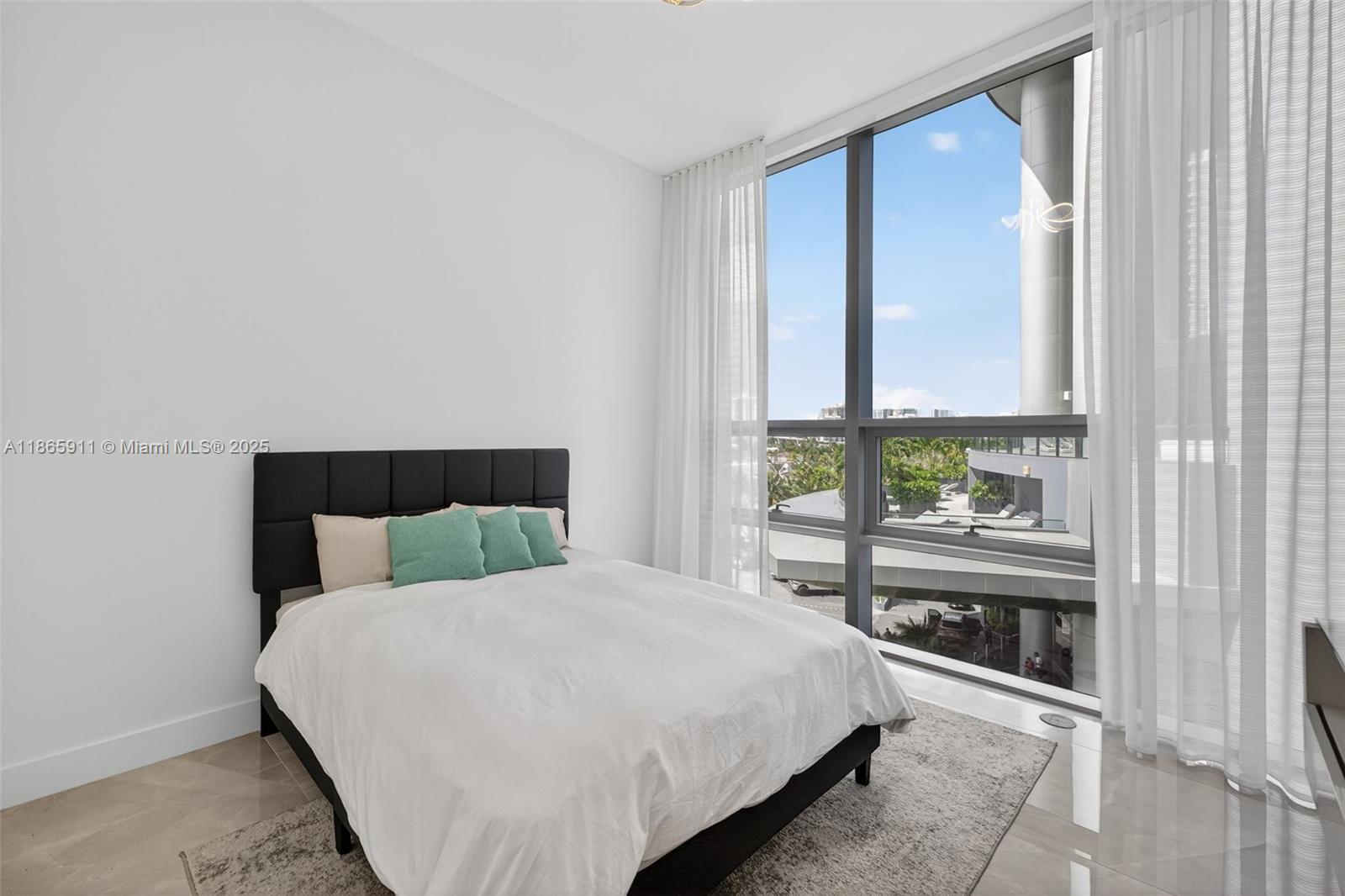 Ver detalles 501 4 / 6 3252 sq. ft. $ 2025-08-26 0 foto