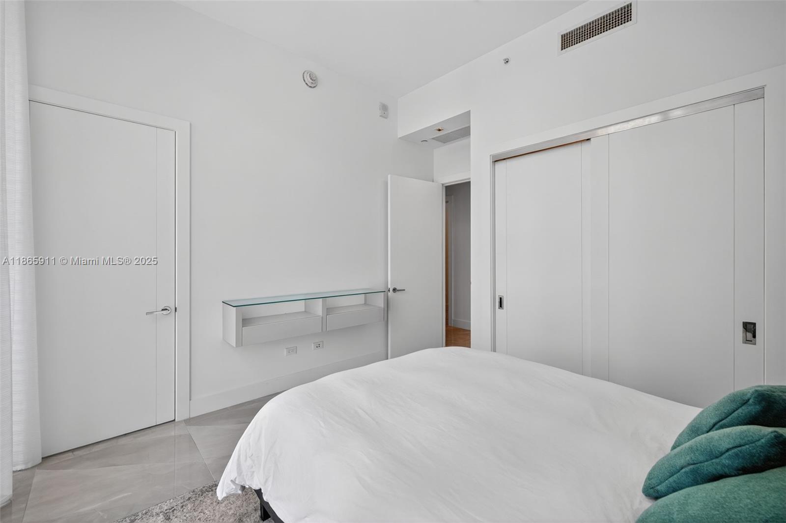 Ver detalles 501 4 / 6 3252 sq. ft. $ 2025-08-26 0 foto