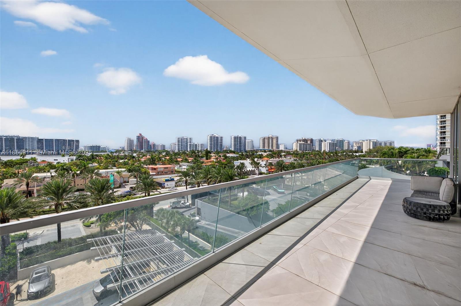 Ver detalles 501 4 / 6 3252 sq. ft. $ 2025-08-26 0 foto