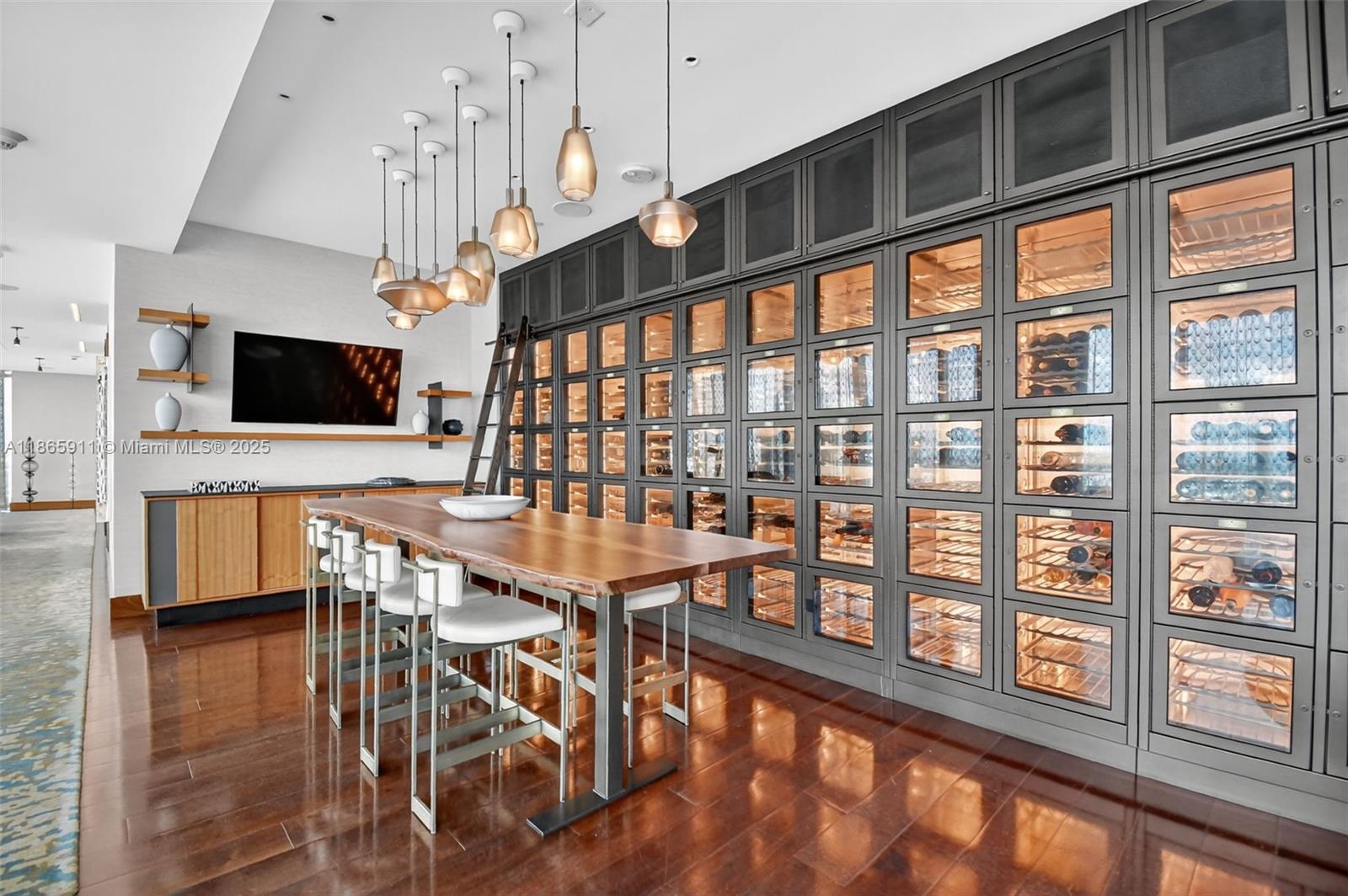 501 4 / 6 3252 sq. ft. $ 2025-08-26 0 Photo