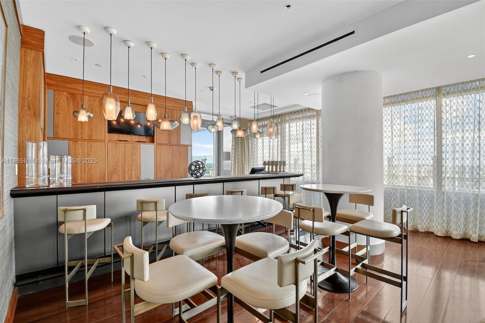 501 4 / 6 3252 sq. ft. $ 2025-08-26 0 Photo