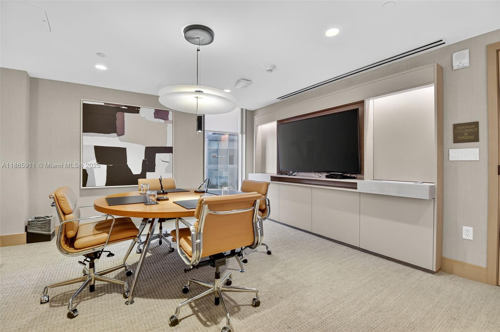 501 4 / 6 3252 sq. ft. $ 2025-08-26 0 Photo