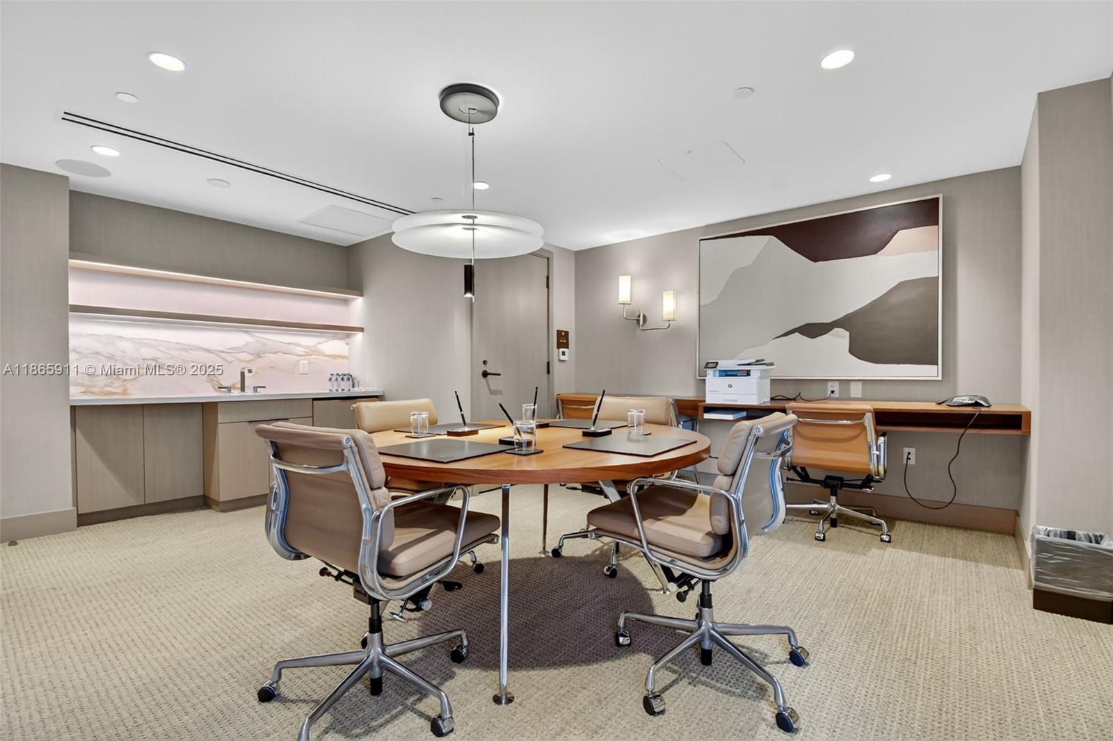 501 4 / 6 3252 sq. ft. $ 2025-08-26 0 Photo