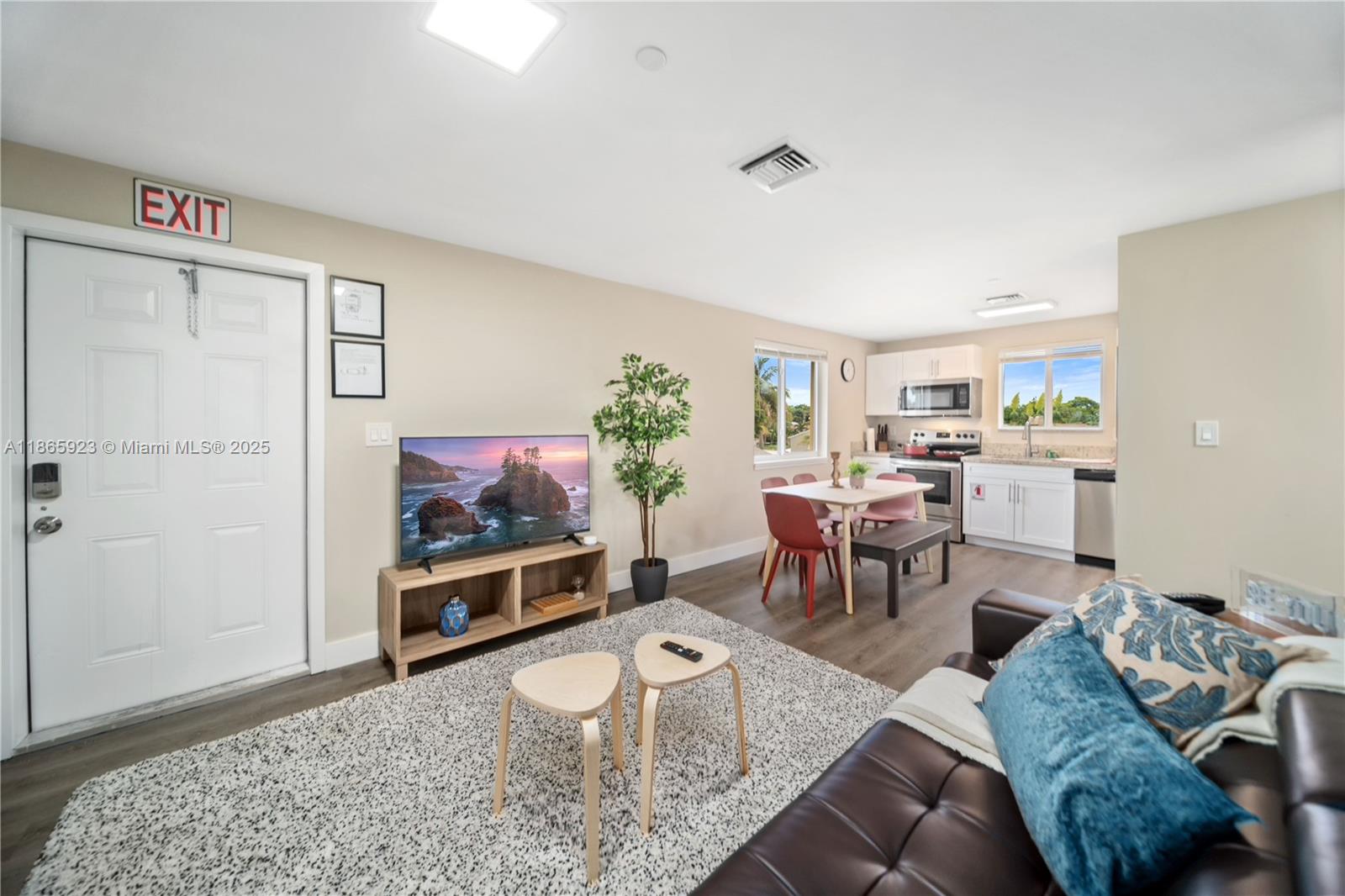   /  3000 sq. ft. $ 2025-08-26 0 Photo