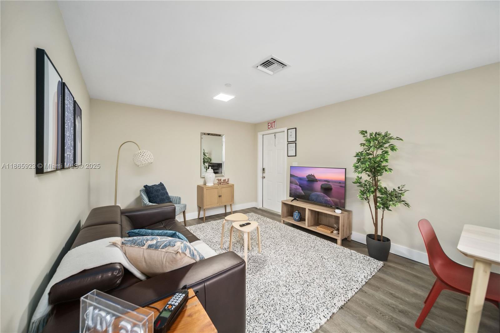   /  3000 sq. ft. $ 2025-08-26 0 Photo