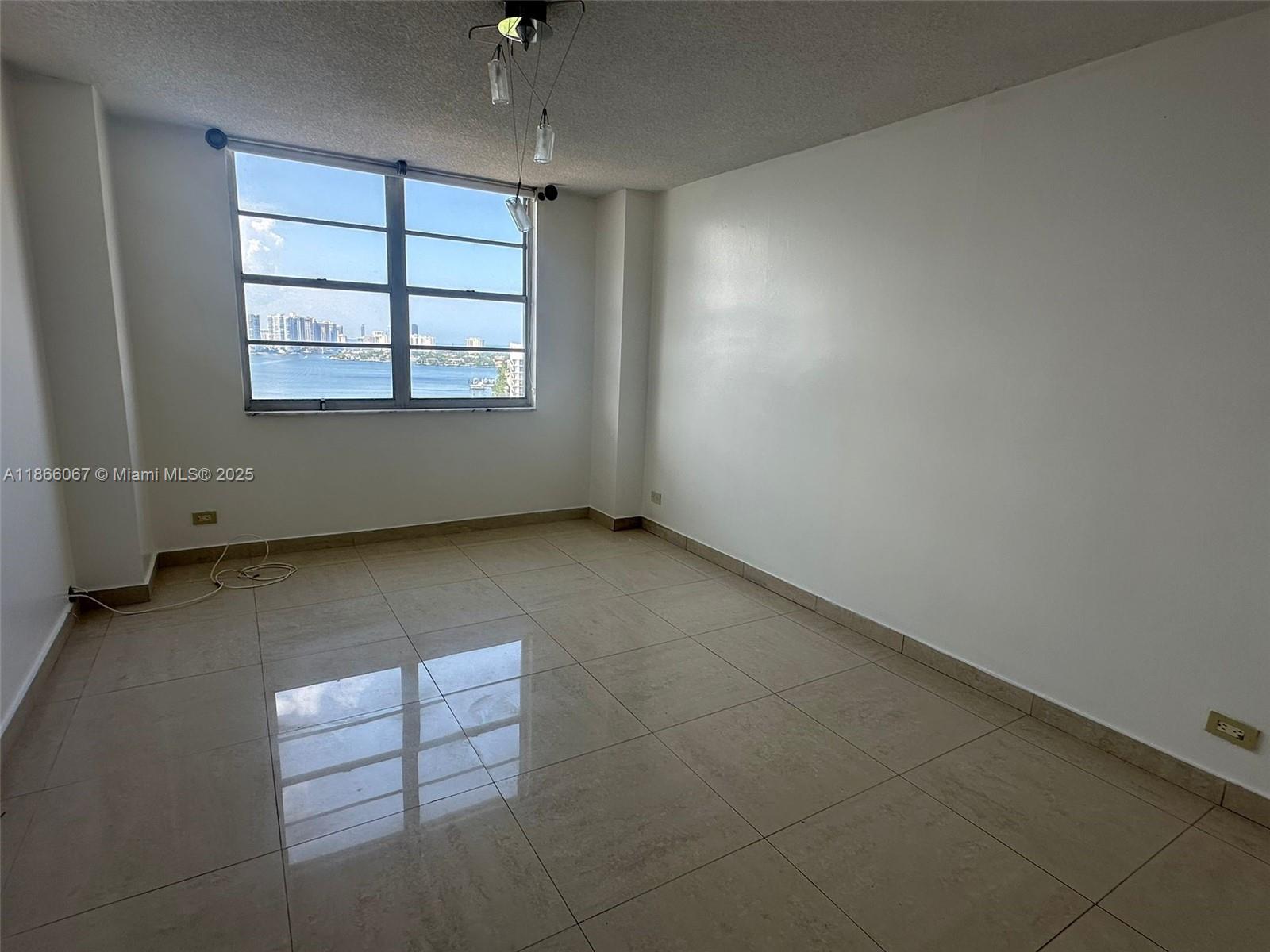 See details 1619 2 / 2 1275 sq. ft. $ 2025-08-26 0 Photo