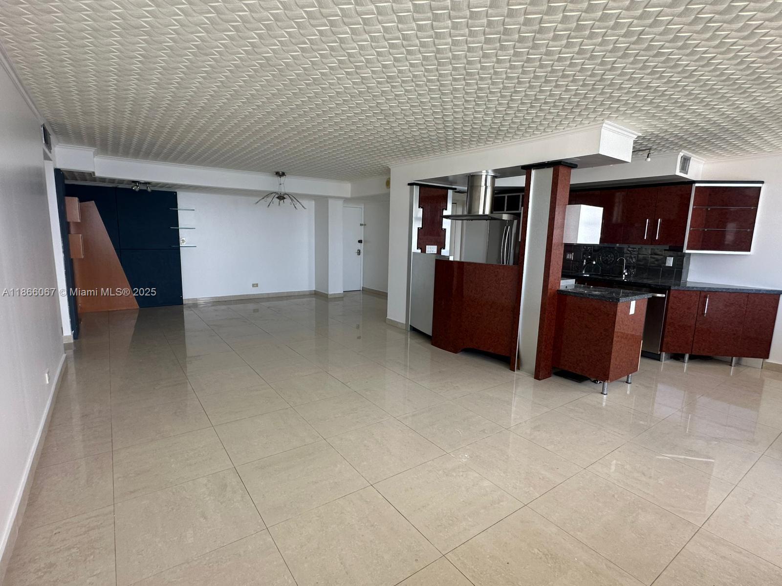 See details 1619 2 / 2 1275 sq. ft. $ 2025-08-26 0 Photo
