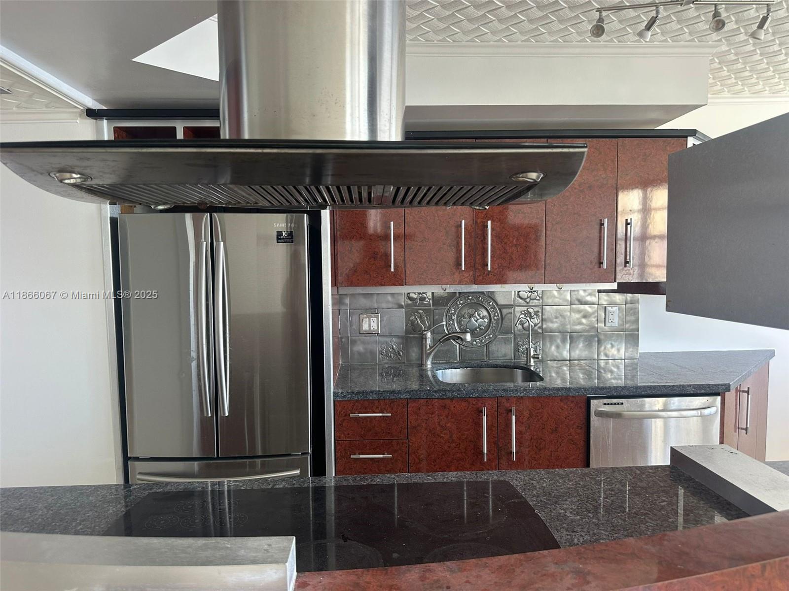 See details 1619 2 / 2 1275 sq. ft. $ 2025-08-26 0 Photo