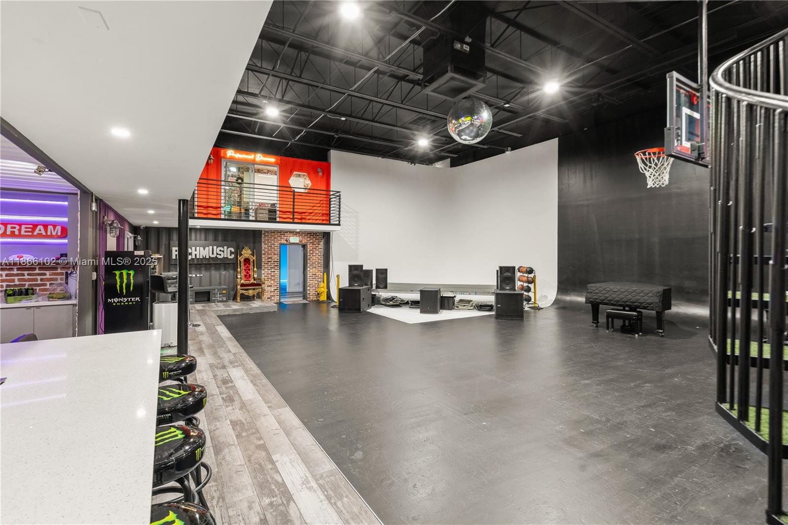 See details / sq. ft. $ 2025-08-26 0 Photo