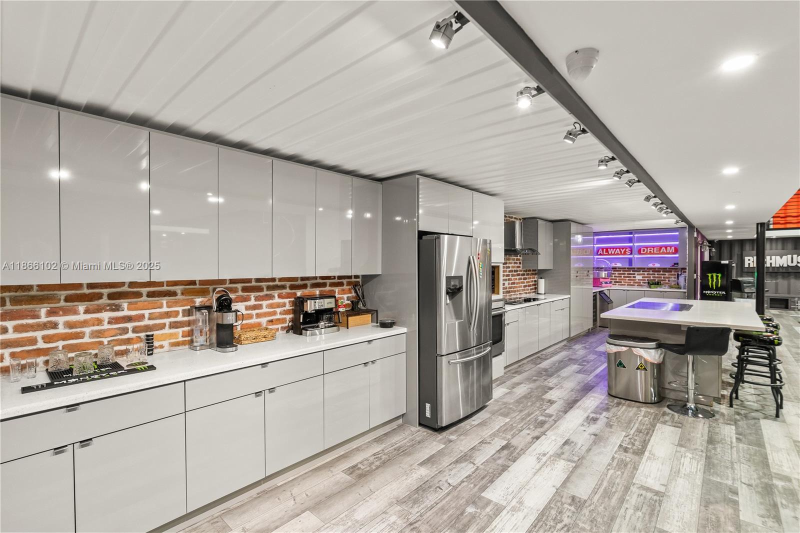 See details / sq. ft. $ 2025-08-26 0 Photo