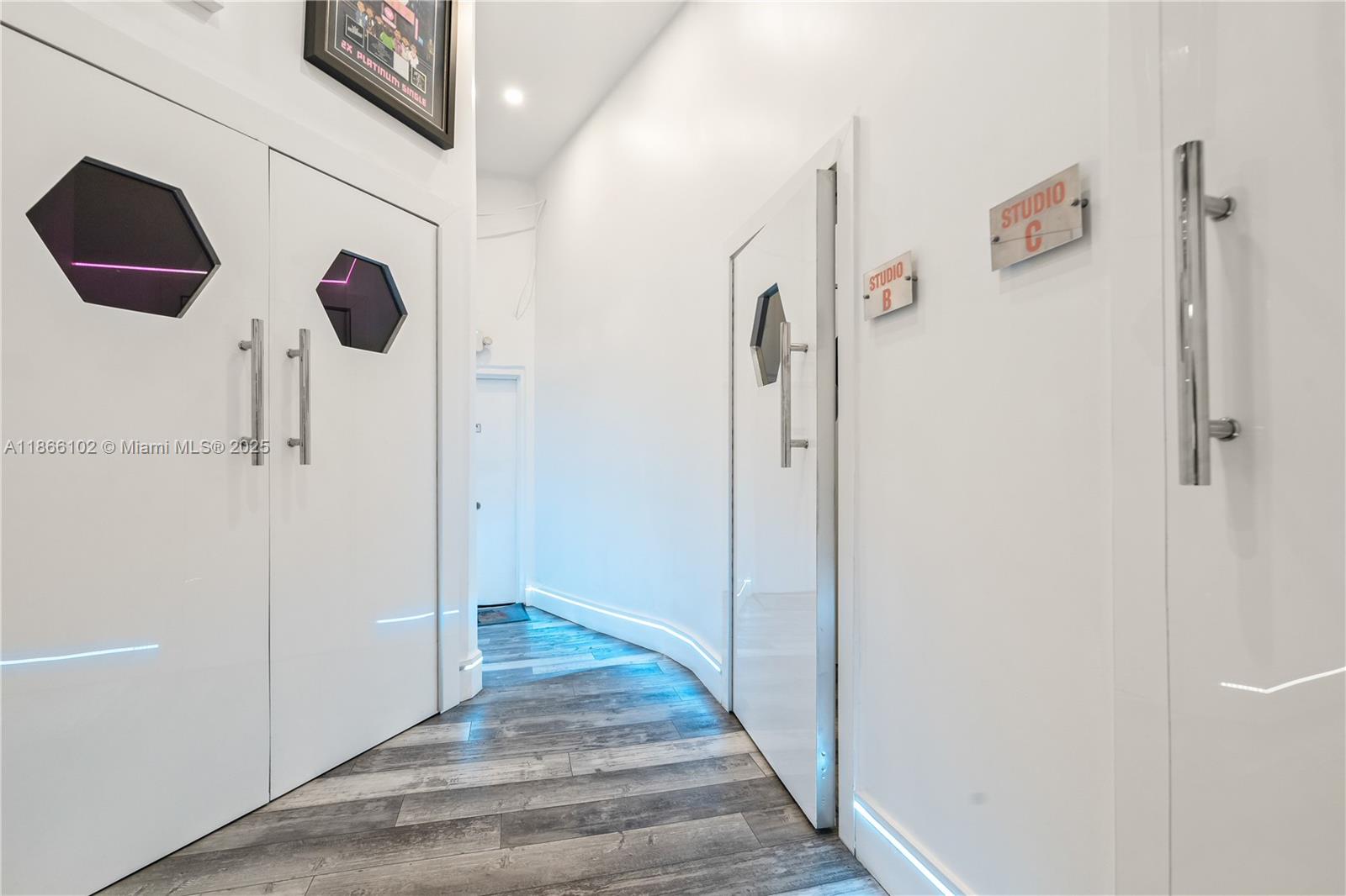 See details / sq. ft. $ 2025-08-26 0 Photo
