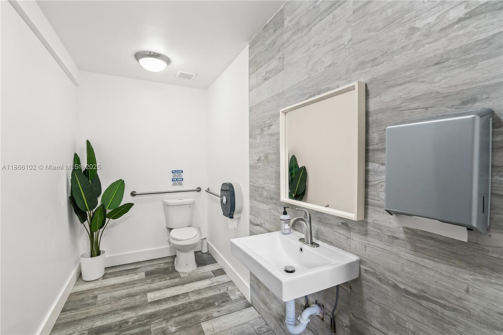 See details / sq. ft. $ 2025-08-26 0 Photo