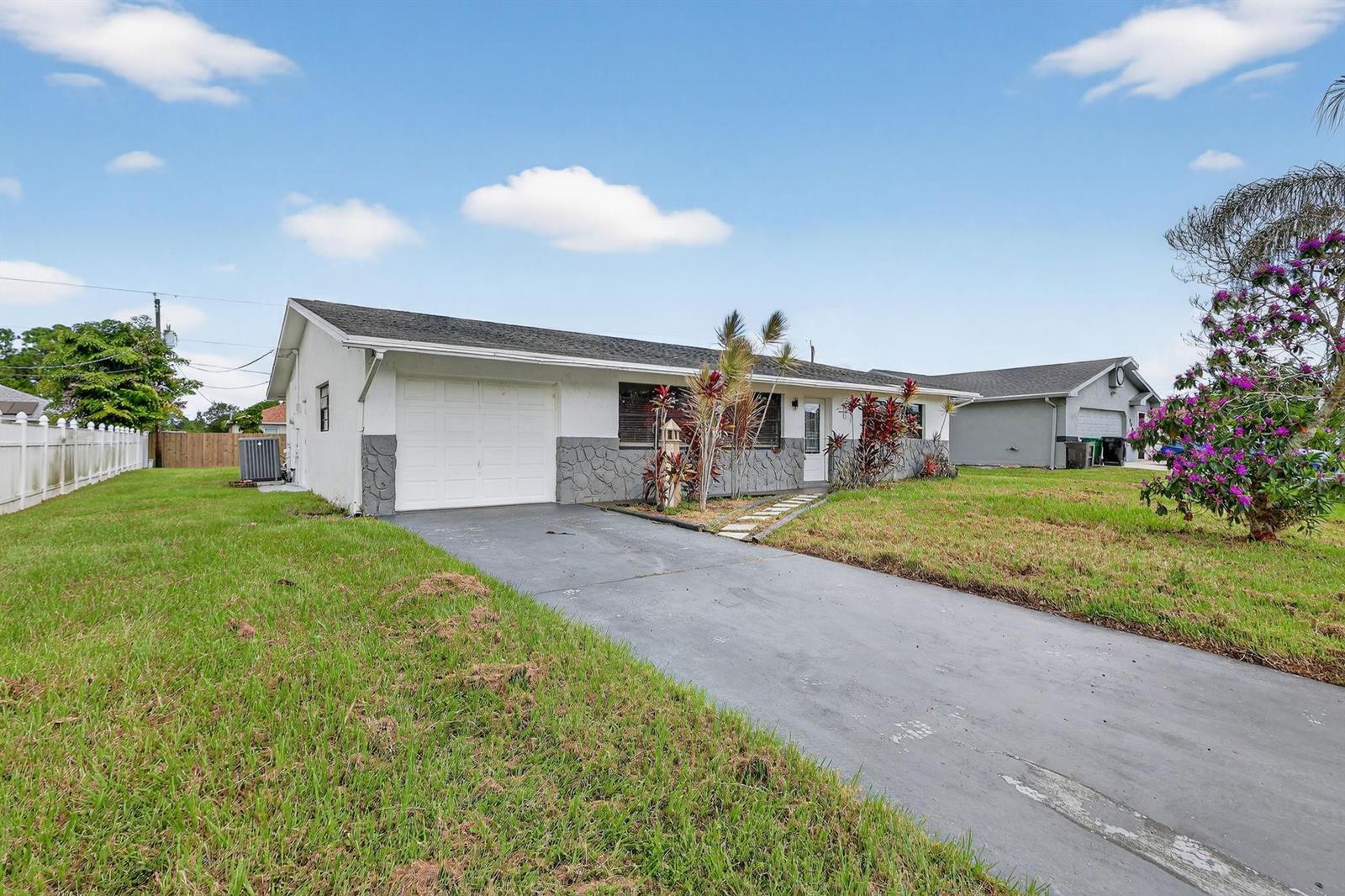 143 3 / 2 1593 sq. ft. $ 2026-01-03 0 foto