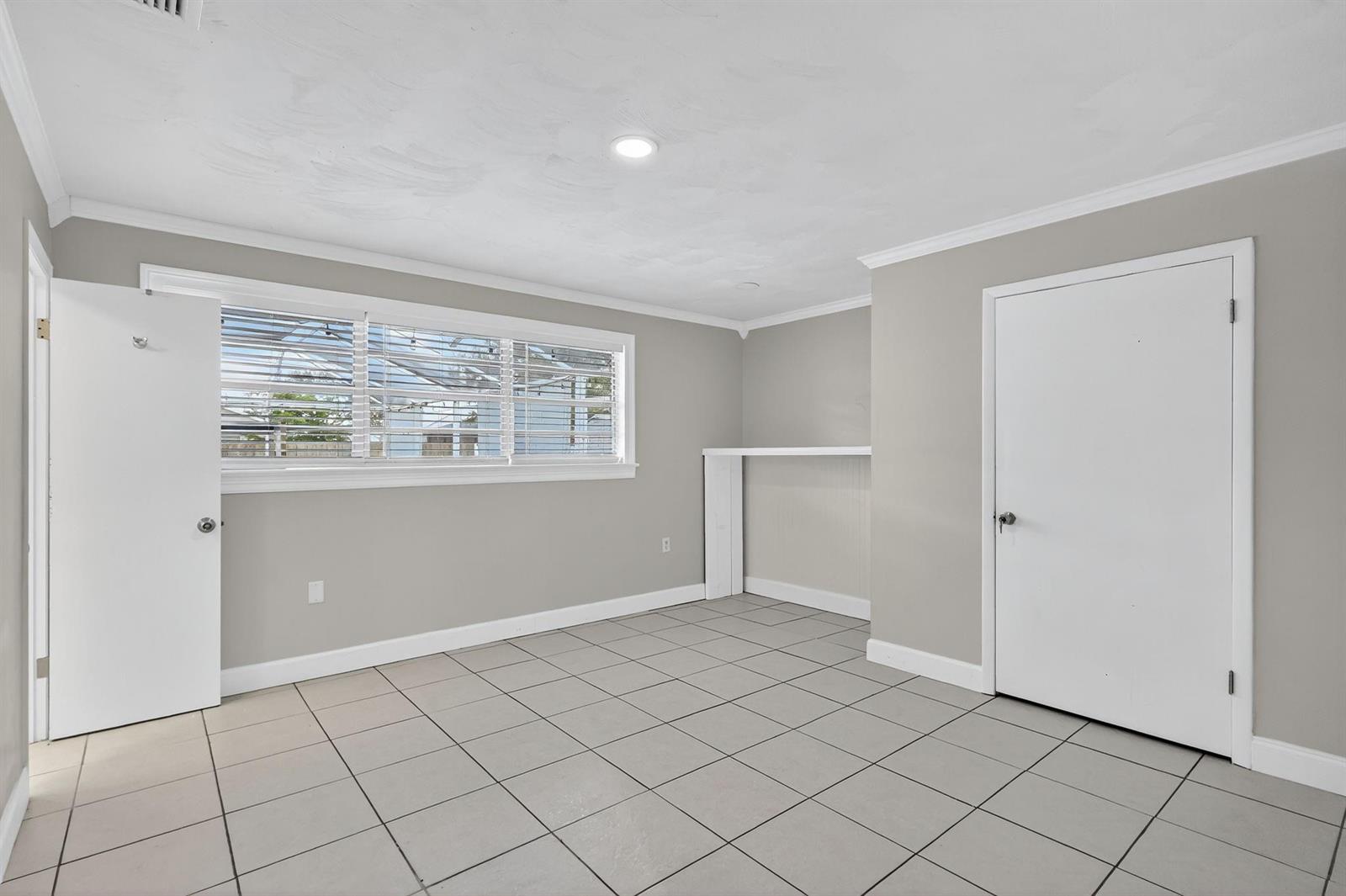 143 3 / 2 1593 sq. ft. $ 2026-01-03 0 foto