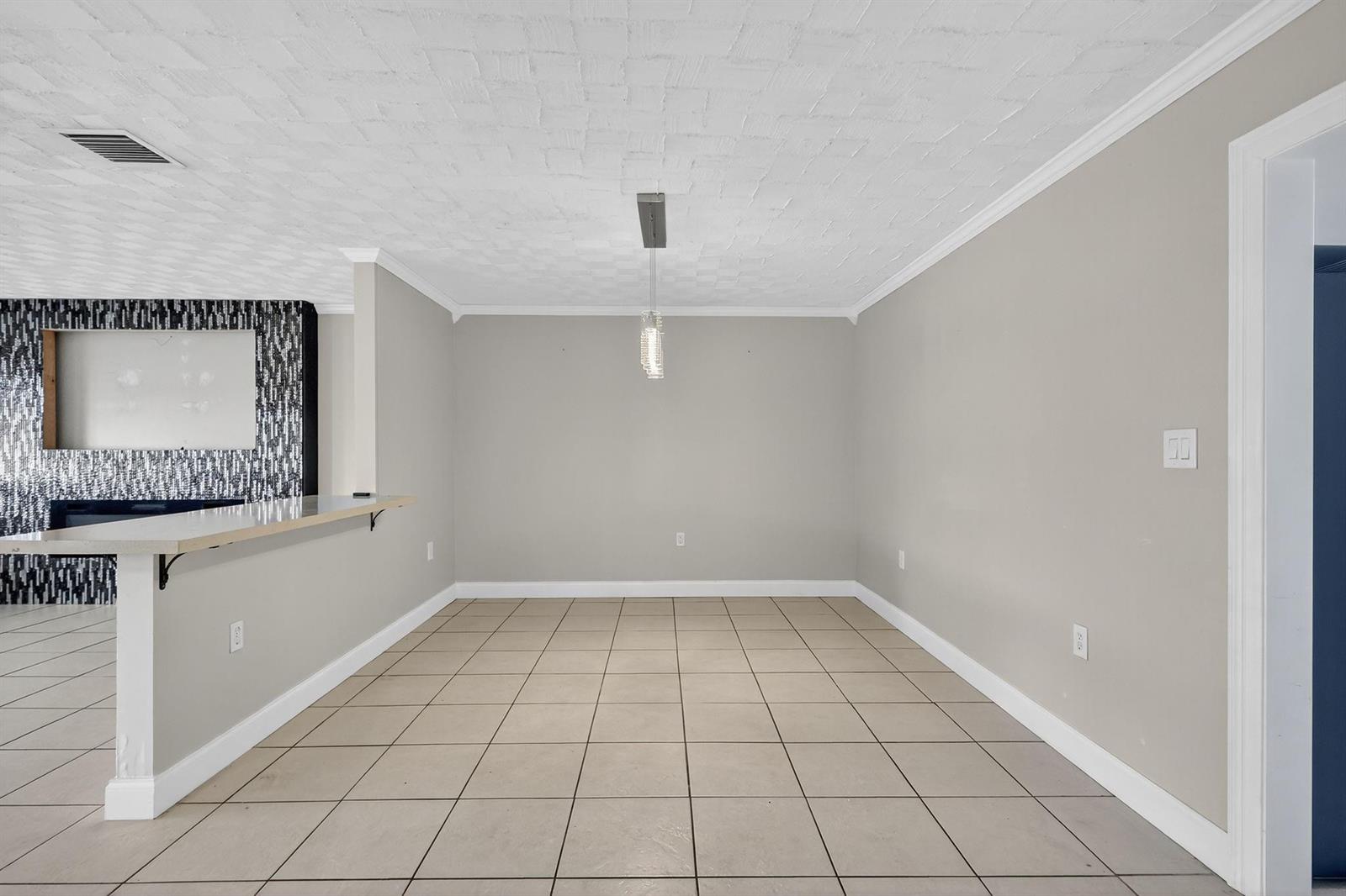 143 3 / 2 1593 sq. ft. $ 2026-01-03 0 foto