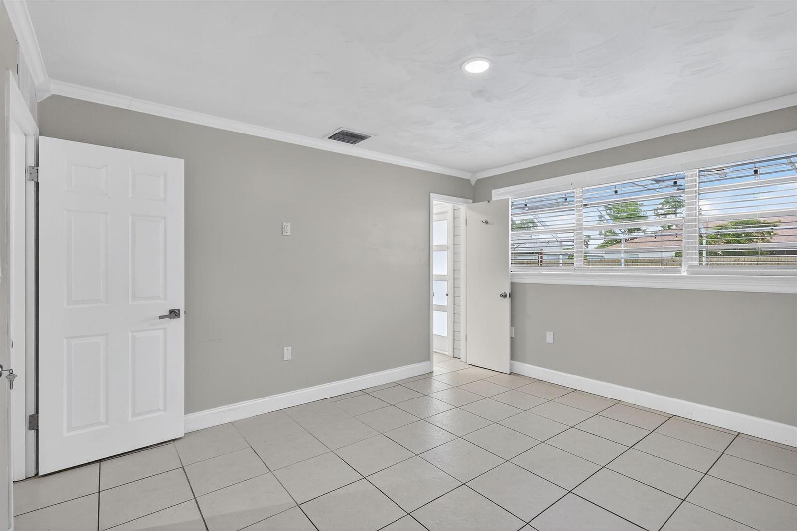 143 3 / 2 1593 sq. ft. $ 2026-01-03 0 foto