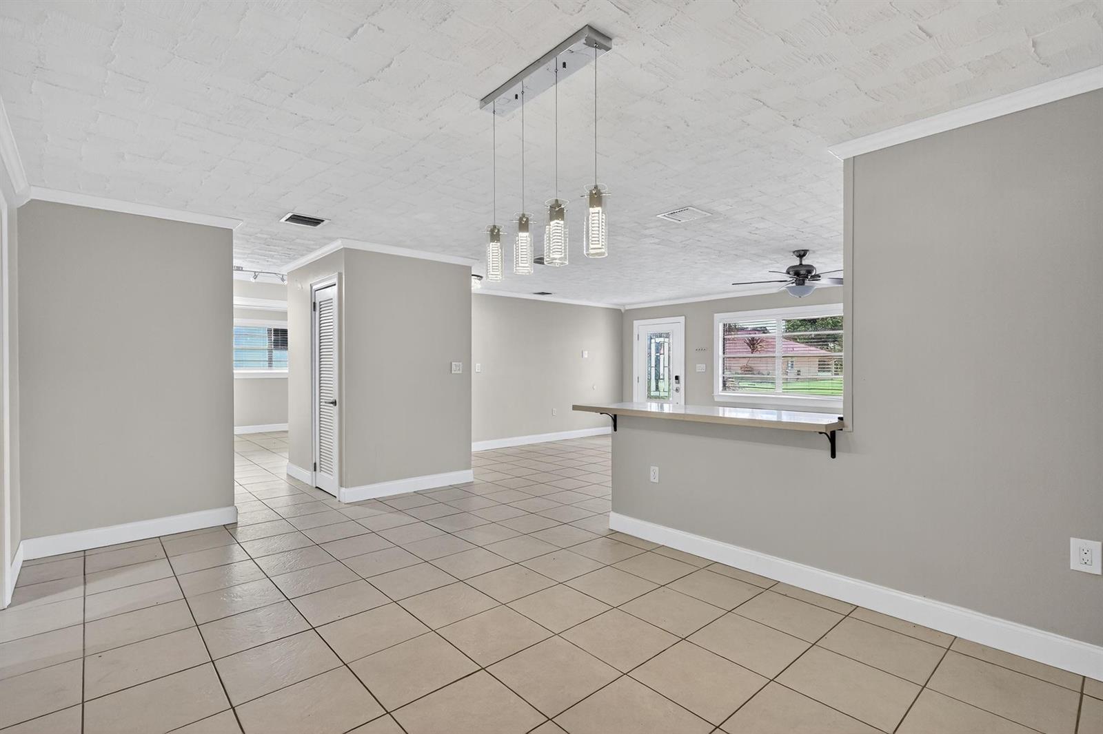 143 3 / 2 1593 sq. ft. $ 2026-01-03 0 foto