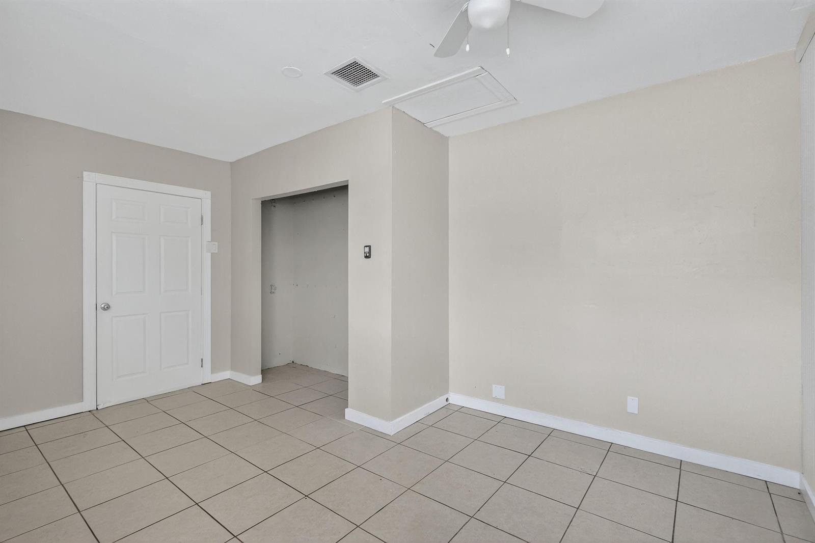 143 3 / 2 1593 sq. ft. $ 2026-01-03 0 foto