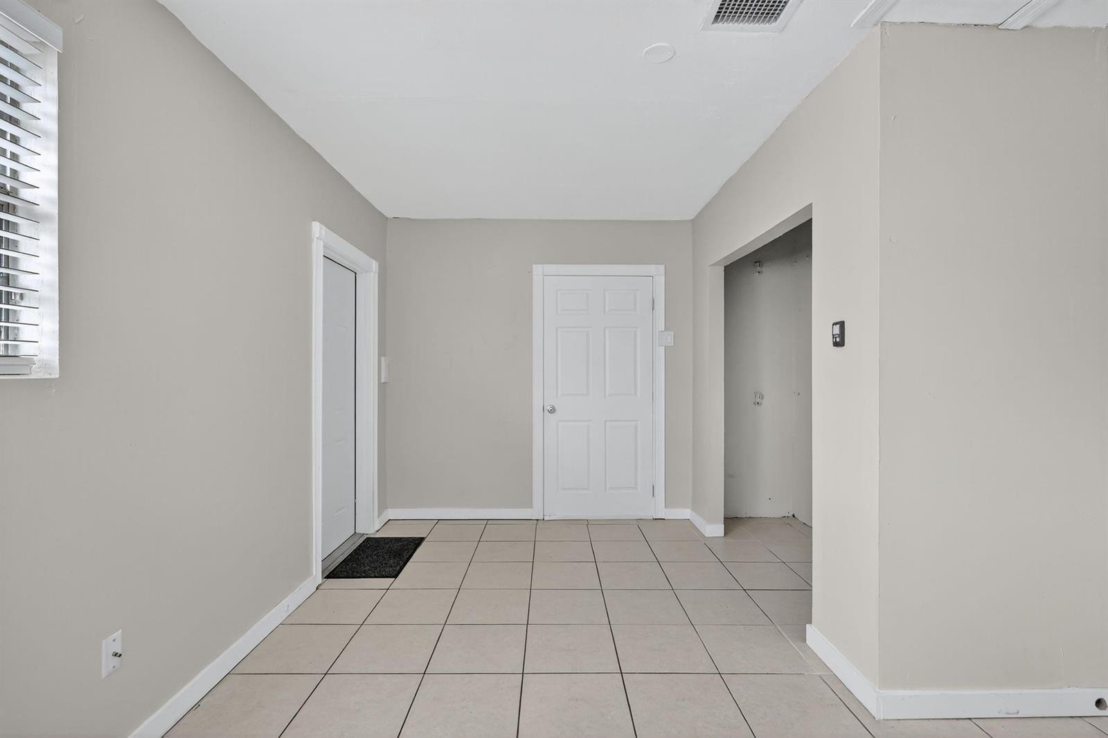 143 3 / 2 1593 sq. ft. $ 2026-01-03 0 foto
