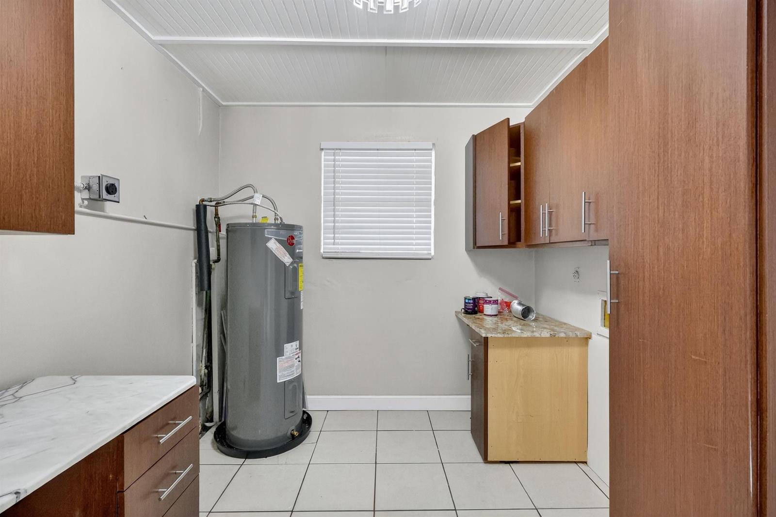143 3 / 2 1593 sq. ft. $ 2026-01-03 0 foto