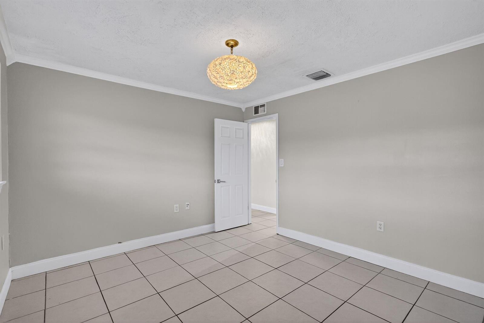 143 3 / 2 1593 sq. ft. $ 2026-01-03 0 foto
