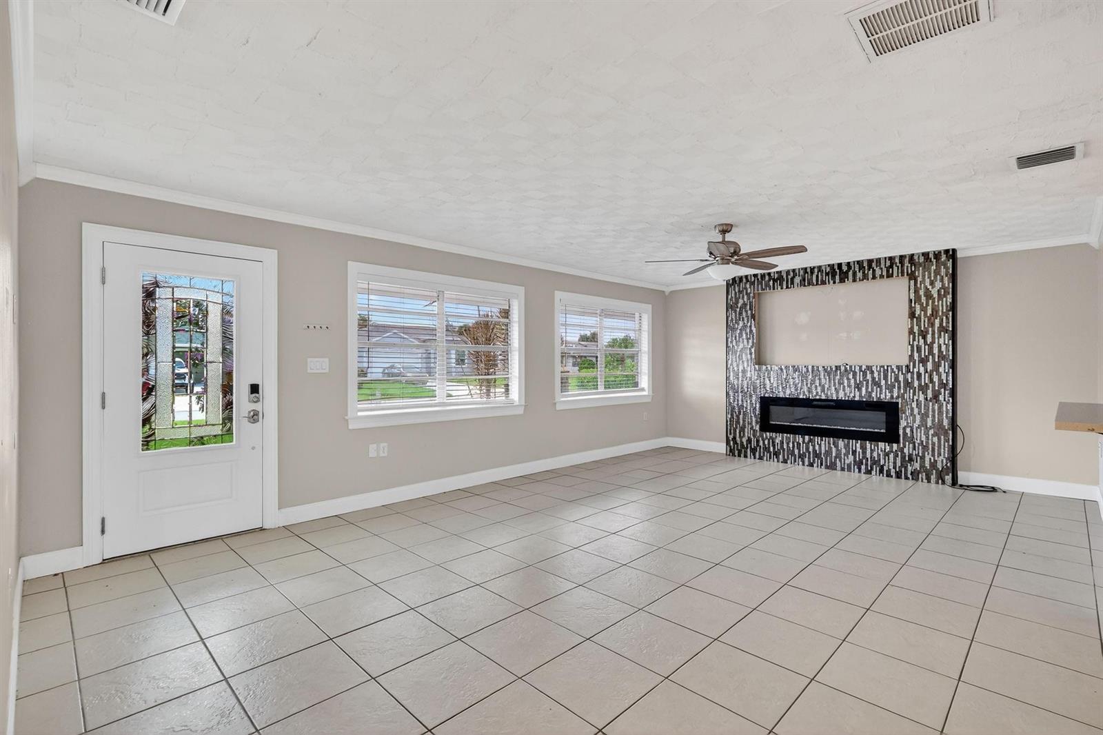 143 3 / 2 1593 sq. ft. $ 2026-01-03 0 foto