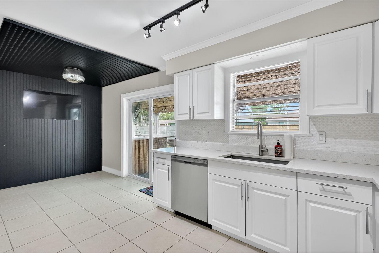 143 3 / 2 1593 sq. ft. $ 2026-01-03 0 foto