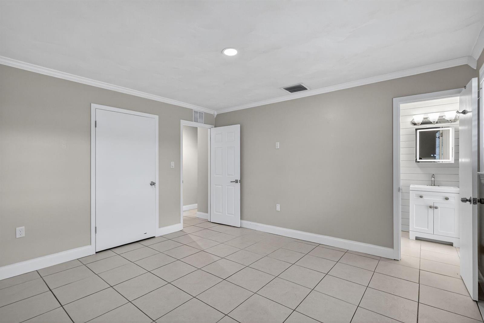 143 3 / 2 1593 sq. ft. $ 2026-01-03 0 foto