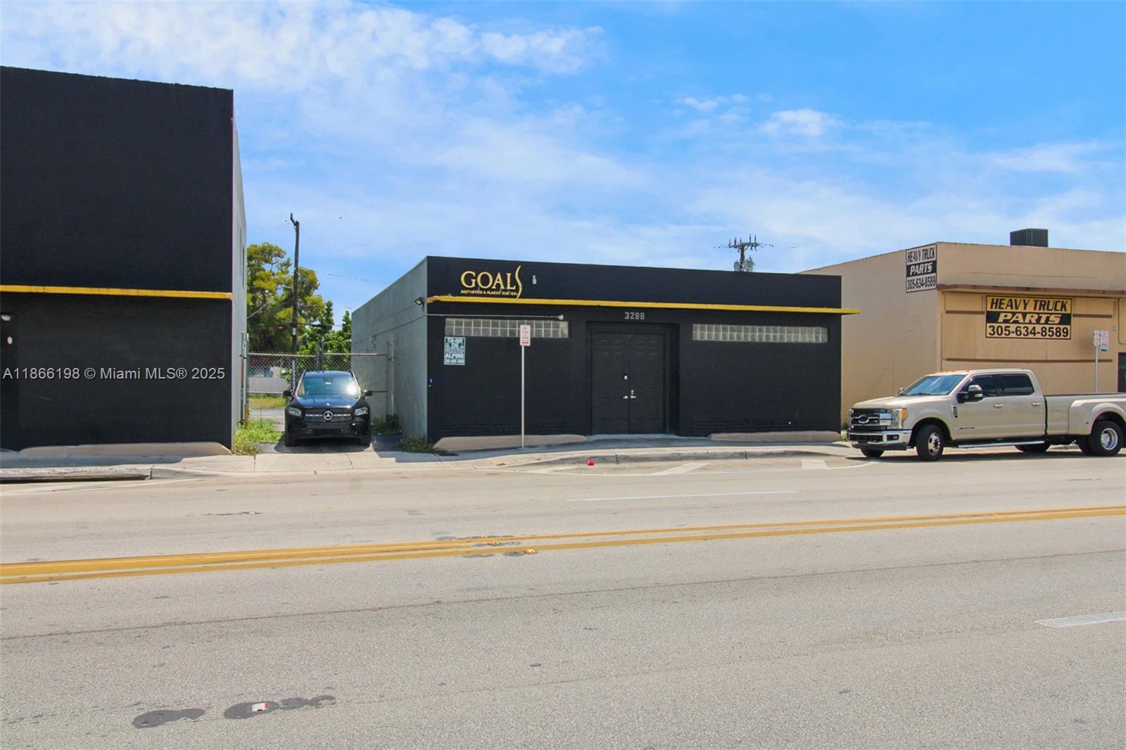 See details 3270 & 3288 / sq. ft. $ 2025-08-27 0 Photo