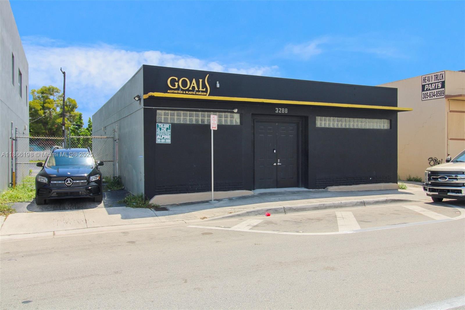 See details 3270 & 3288 / sq. ft. $ 2025-08-27 0 Photo