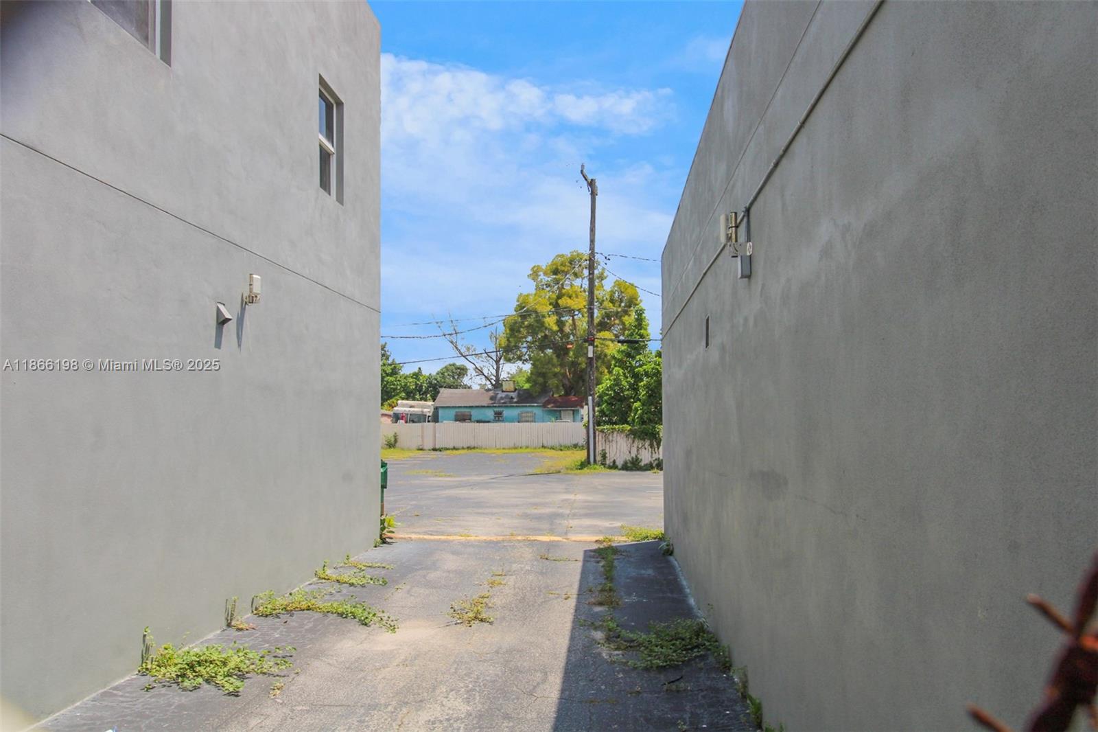 See details 3270 & 3288 / sq. ft. $ 2025-08-27 0 Photo