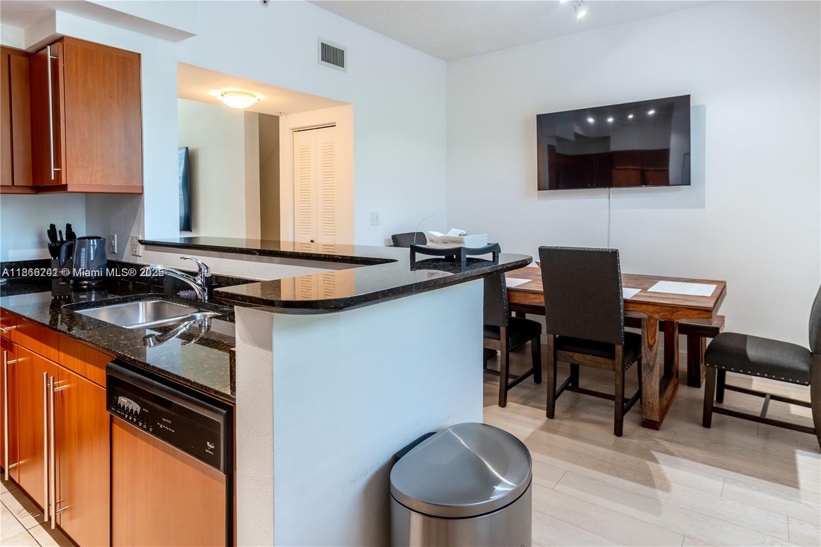 Photo of 2069 Ocean Dr (2069), Hallandale Beach, Florida, 33009 -