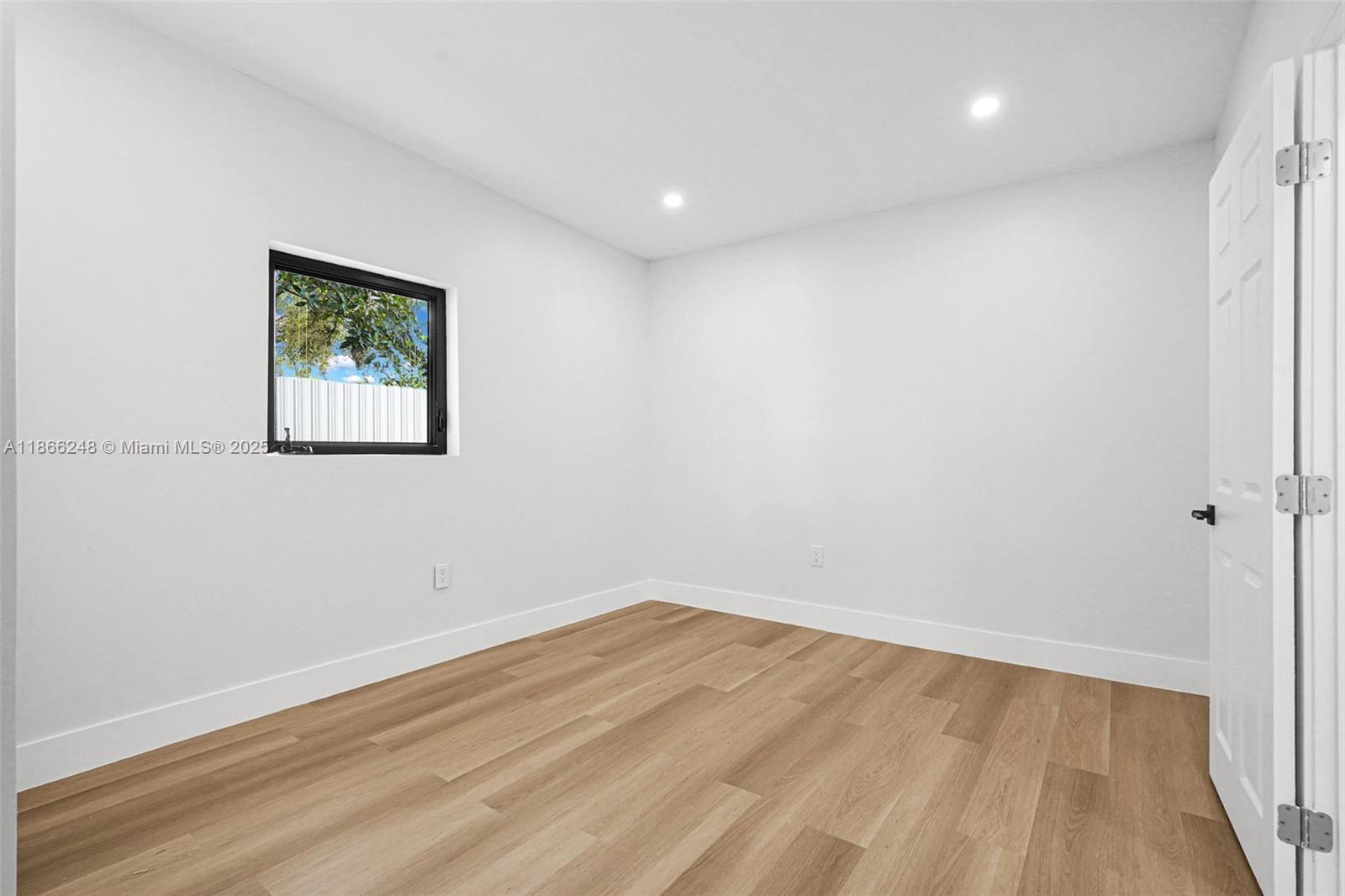 See details / 1218 sq. ft. $ 2025-08-27 0 Photo