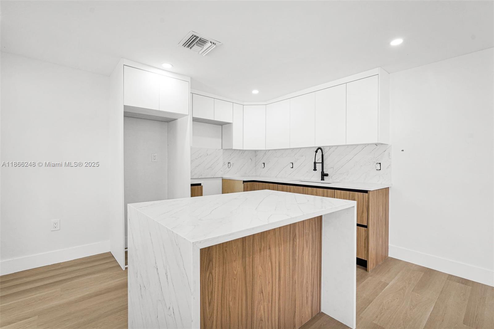 See details / 1218 sq. ft. $ 2025-08-27 0 Photo