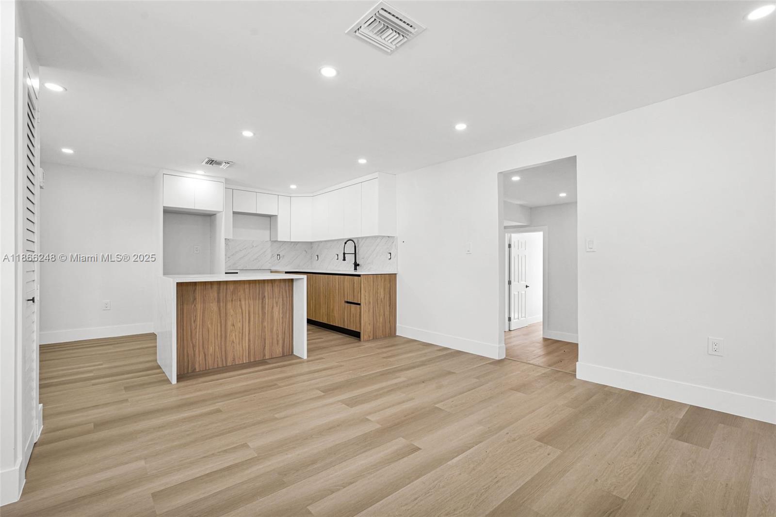 See details / 1218 sq. ft. $ 2025-08-27 0 Photo