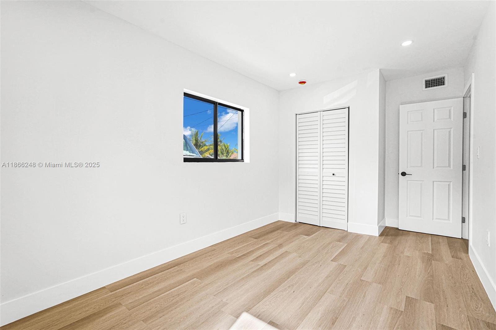See details / 1218 sq. ft. $ 2025-08-27 0 Photo