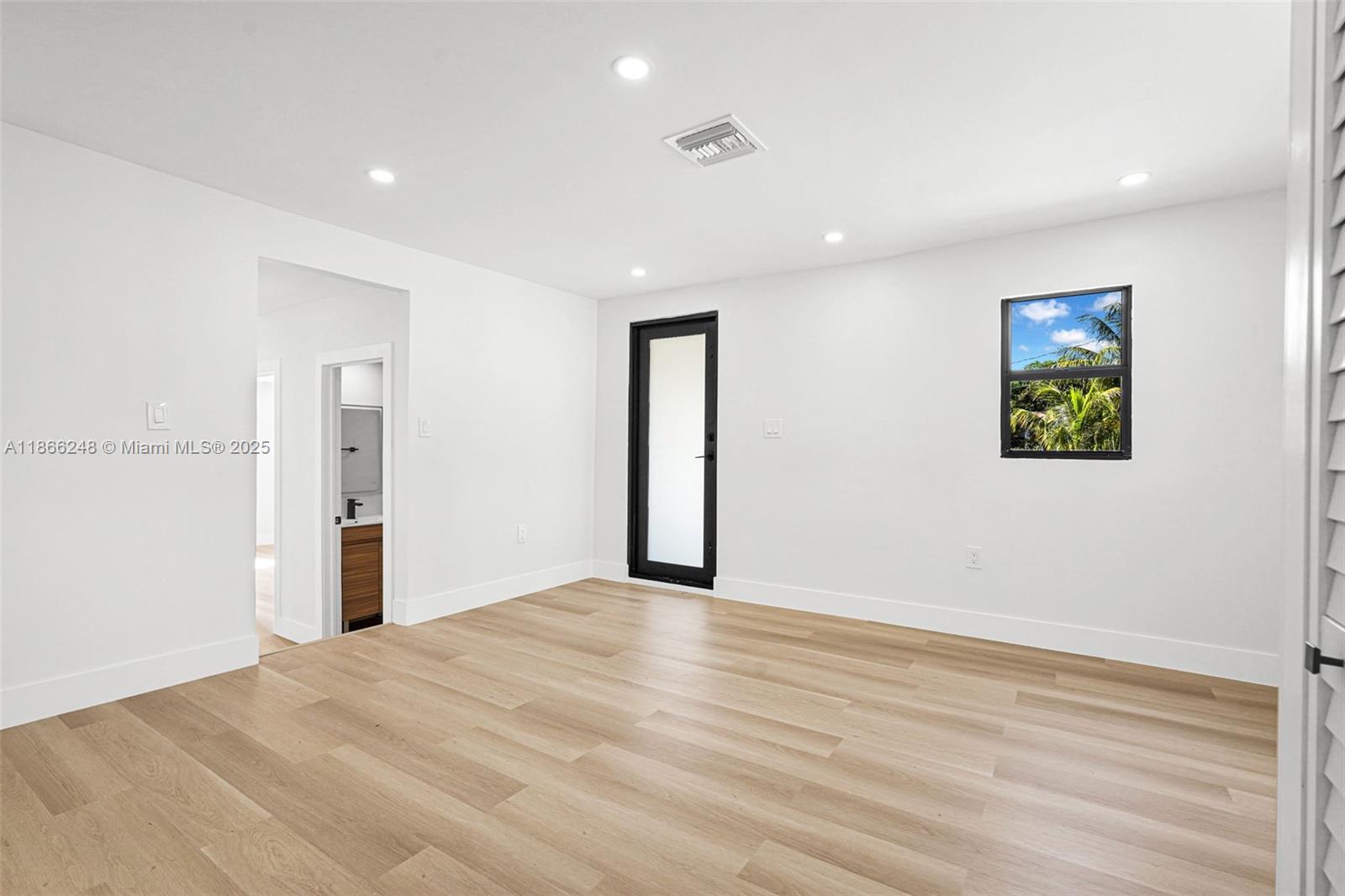 See details / 1218 sq. ft. $ 2025-08-27 0 Photo