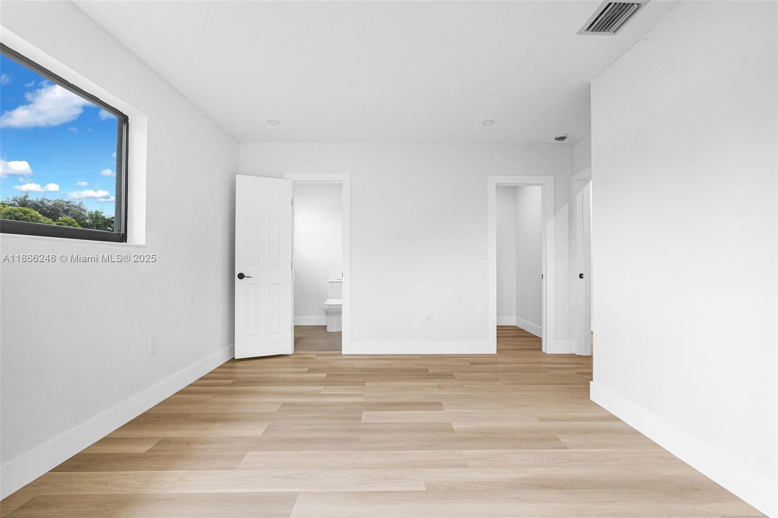 See details / 1218 sq. ft. $ 2025-08-27 0 Photo