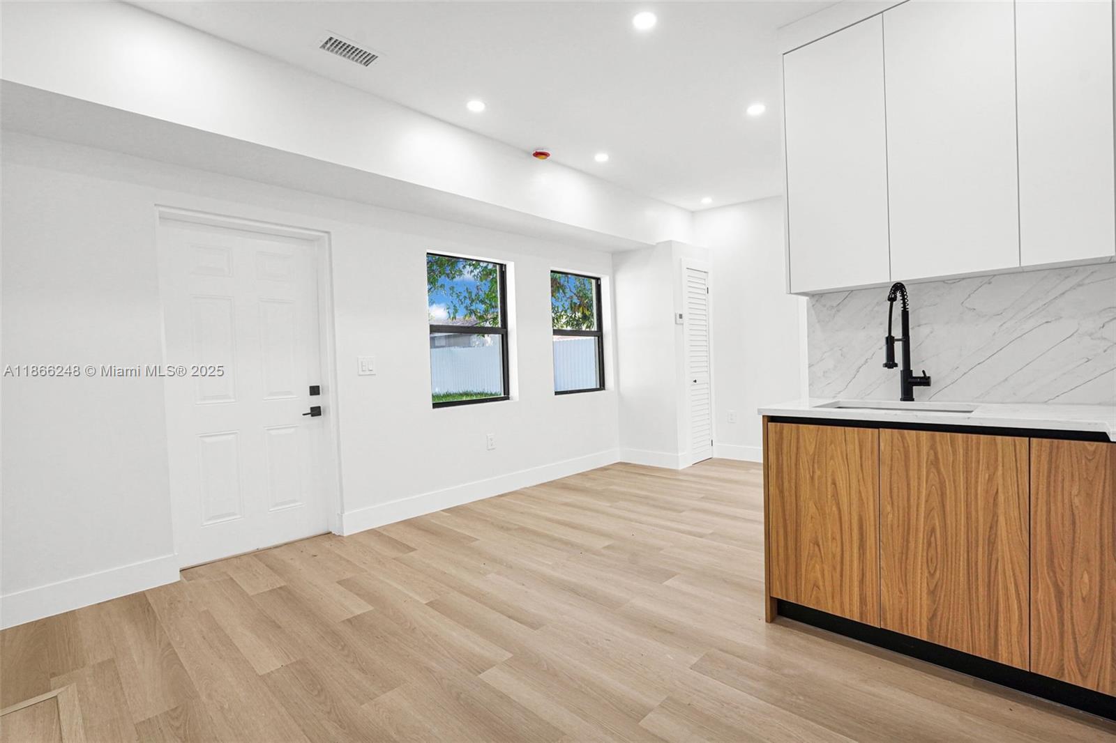 See details / 1218 sq. ft. $ 2025-08-27 0 Photo